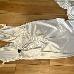 Beautiful white backless gown NWT